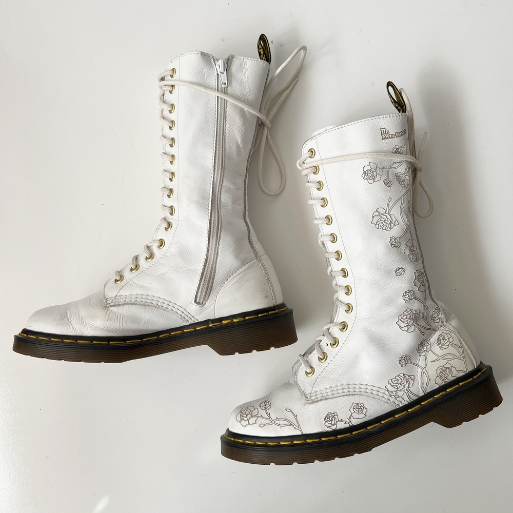 Vintage Dr. Martens 14 Hole Lace Up Tall Boots 7 White Rose Etched Leather Docs - Picture 5 of 13